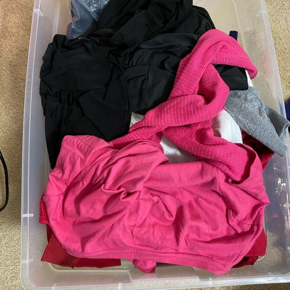 Mystery box size‎ medium (tops only) mall brands